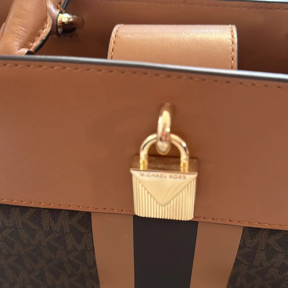 MK Michael Kors barely used arm/shoulder bag brown with gold hardware - Picture 3 of 8